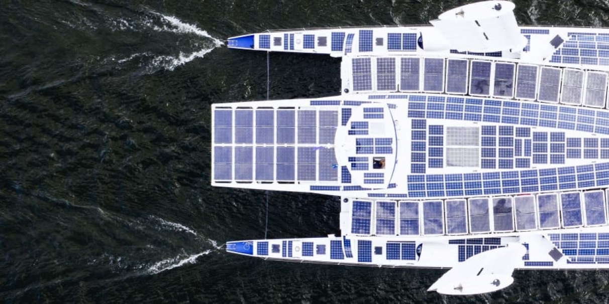 Catamaran solaire : le cargo électrique 100 % autonome sera lancé en 2025