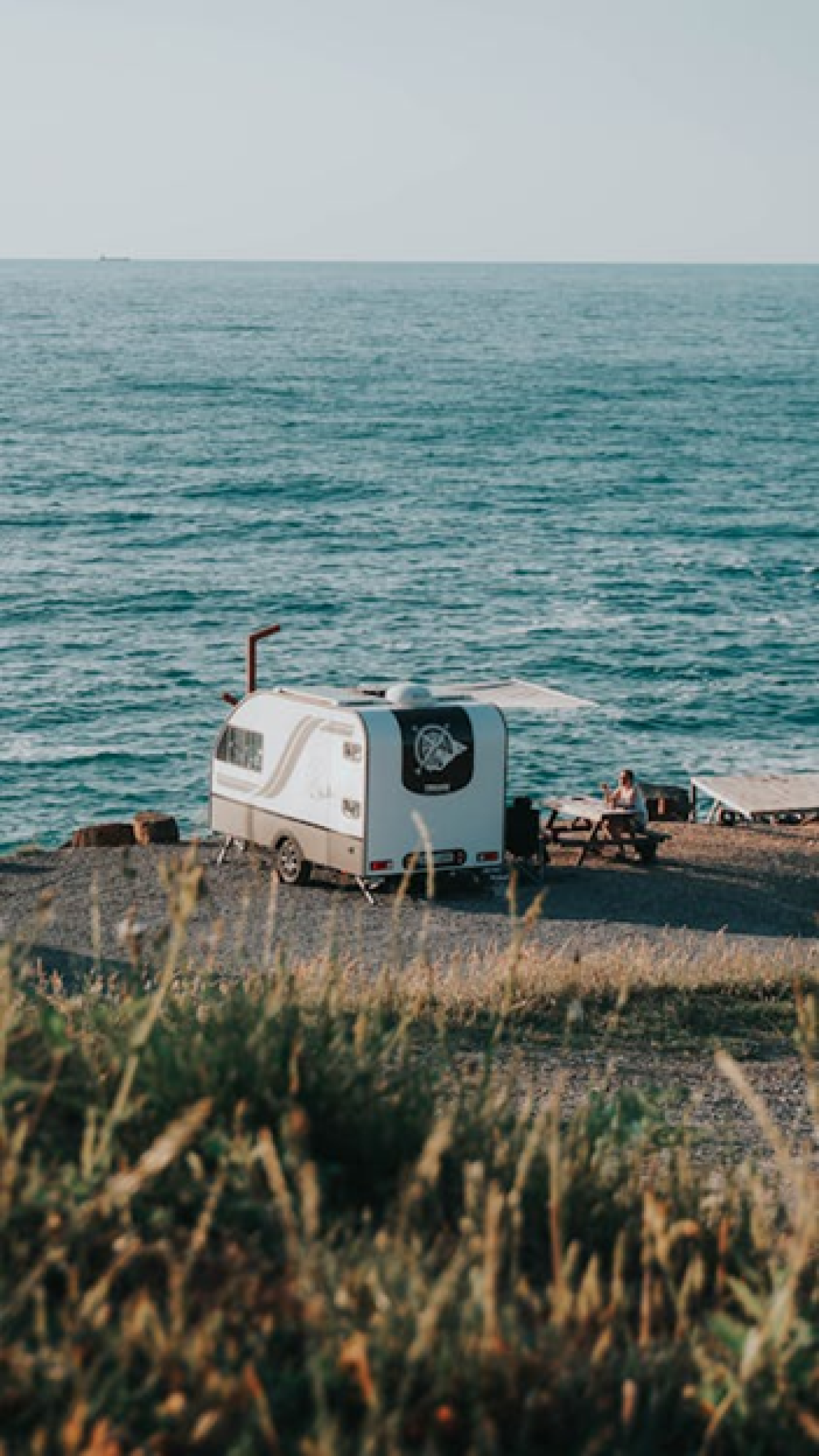 Panneau solaire caravane : comment avoir de l’électricité en voyage en voiture ?